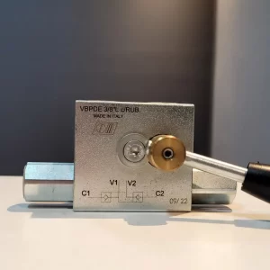 Válvula de retención y bloqueo manual